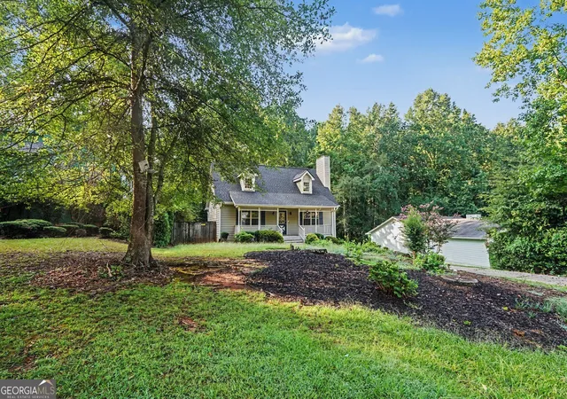Photo 3 of Single family home for sale at 3950 Rocmar Dr, Snellville, GA 30039 | MLS# 10805708 | Listing updated on 2026-09-10