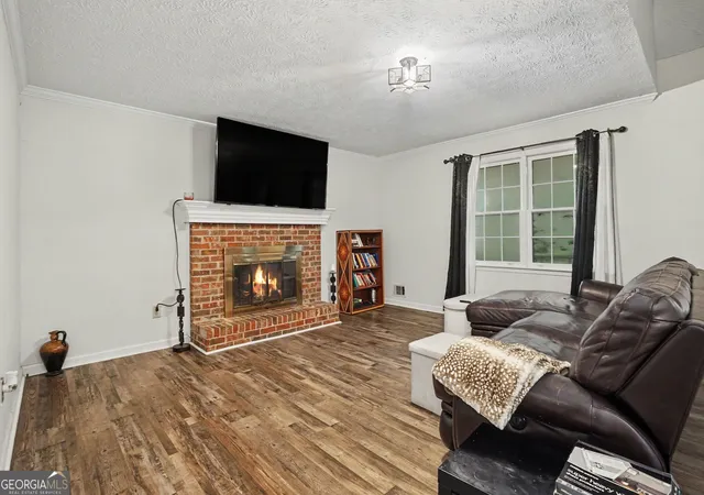 Photo 4 of Single family home for sale at 3950 Rocmar Dr, Snellville, GA 30039 | MLS# 10805708 | Listing updated on 2026-09-10