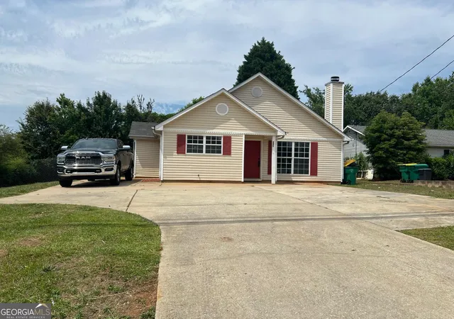 Photo 3 of Multi family home for sale at 686 Morrow Rd, Forest Park, GA 30297 | MLS# 10840643 | Listing updated on 2026-09-04