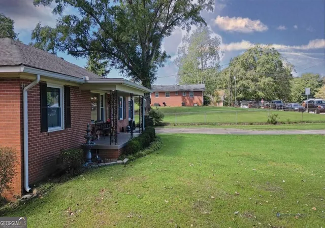 Photo 2 of Single family home for sale at 304 Mobley St, Griffin, GA 30223 | MLS# 10869879 | Listing updated on 2026-10-28