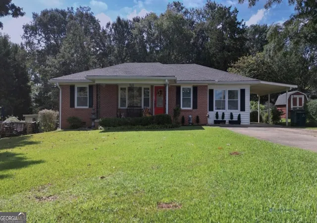 Photo 3 of Single family home for sale at 304 Mobley St, Griffin, GA 30223 | MLS# 10869879 | Listing updated on 2026-10-28