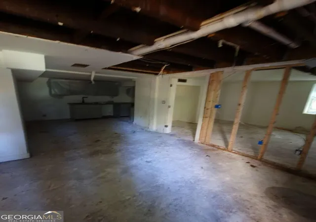 Listing Photo 2 - Condo for sale in building located at 953 Smith St SW, Atlanta, GA 30310