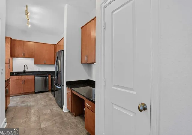 Listing Photo 4 - Condo for sale in building located at 3445 Stratford Rd Ne, Atlanta, GA 30326 - Unit #2307