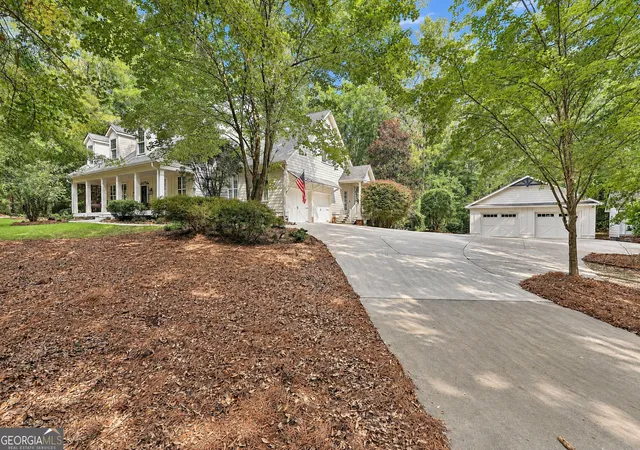 Photo 3 of Mansion for sale at 110 Lost Crk Ct, Senoia, GA 30276 | MLS# 10841696 | Listing updated on 2026-10-08