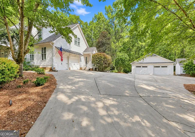 Photo 3 of Single family home for sale at 110 Lost Crk Ct, Senoia, GA 30276 | MLS# 10841696 | Listing updated on 2026-10-08