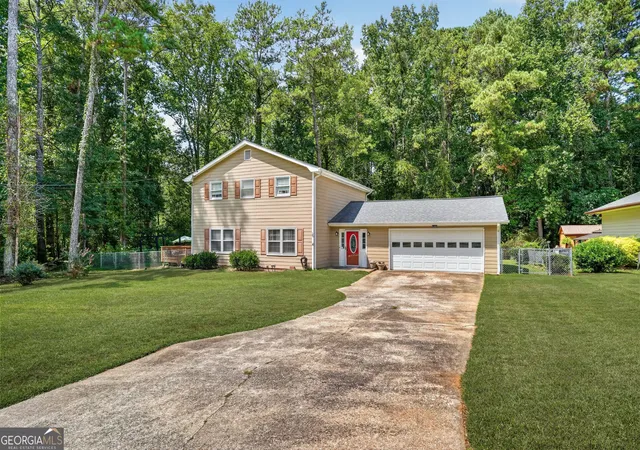 Photo 2 of Single family home for sale at 757 S Hileah Ct, Lithonia, GA 30058 | MLS# 10840979 | Listing updated on 2026-09-23
