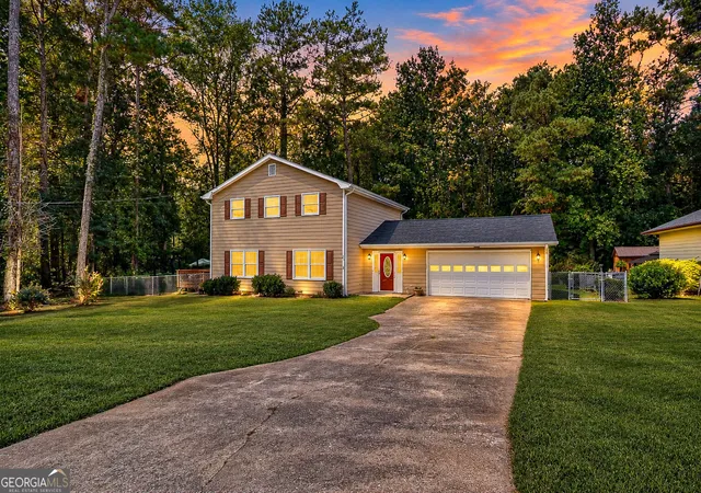 Photo 3 of Single family home for sale at 757 S Hileah Ct, Lithonia, GA 30058 | MLS# 10840979 | Listing updated on 2026-09-23