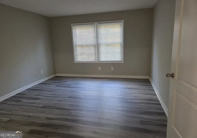 Listing Photo 5 - Condo for sale in building located at 9412 Cypress Ln, Jonesboro, GA 30238