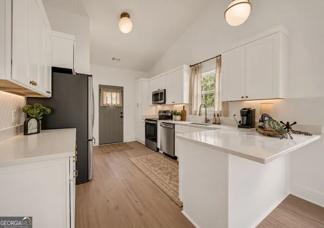 Photo 2 of Single family home for sale at 181 Lake Clb Dr, Hartwell, GA 30643 | MLS# 10806119 | Listing updated on 2026-10-04