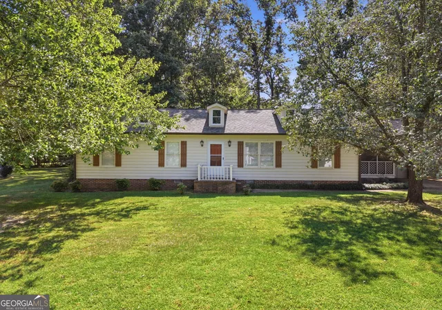 Photo 2 of Single family home for sale at 11 Pine Bower Dr NW, Rome, GA 30165 | MLS# 10853450 | Listing updated on 2026-10-09