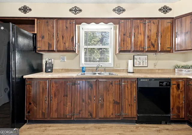 Photo 3 of Single family home for sale at 11 Pine Bower Dr NW, Rome, GA 30165 | MLS# 10853450 | Listing updated on 2026-10-09