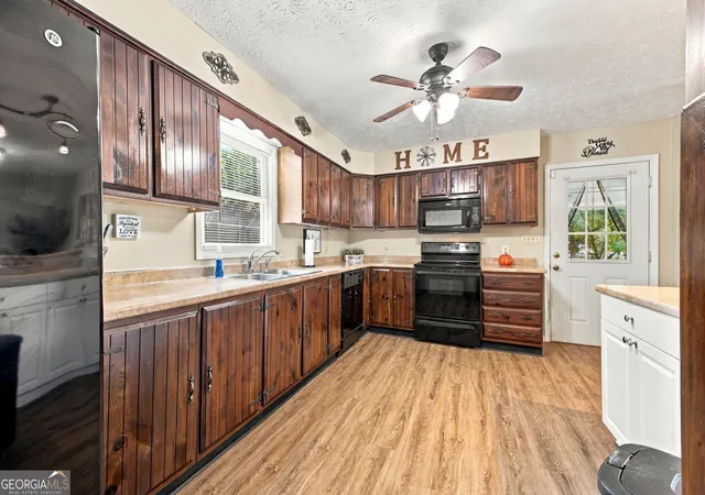 Photo 4 of Single family home for sale at 11 Pine Bower Dr NW, Rome, GA 30165 | MLS# 10853450 | Listing updated on 2026-10-09