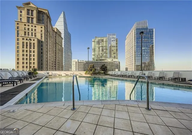 Listing Photo 2 - Condo for sale in building located at 3324 Peachtree Rd, Atlanta, GA 30326 - Unit #902