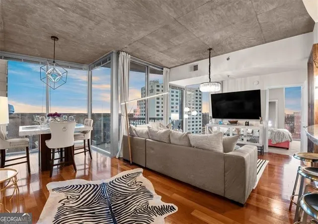 Photo 3 of Condo for sale at 3324 Peachtree Rd #902, Atlanta, GA 30326 | MLS# 10842040 | Listing updated on 2026-09-22