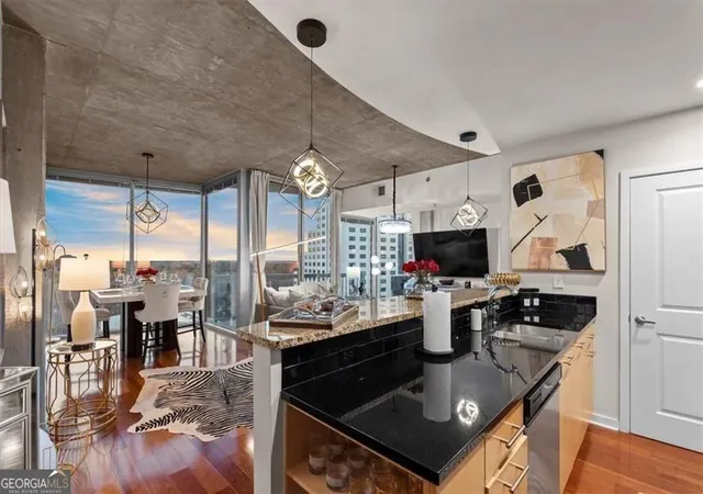 Photo 4 of Condo for sale at 3324 Peachtree Rd #902, Atlanta, GA 30326 | MLS# 10842040 | Listing updated on 2026-09-22