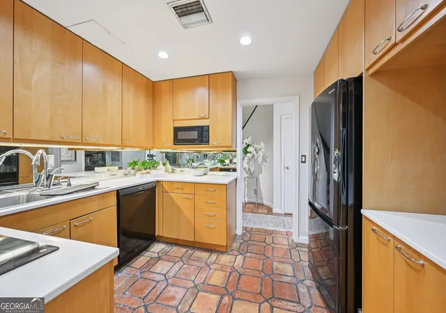 Photo 3 of Condo for sale at 147 15th Street NE #15 D, Atlanta, GA 30309 | MLS# 10879094 | Listing updated on 2026-10-27