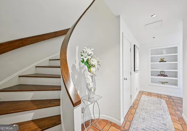 Photo 4 of Condo for sale at 147 15th Street NE #15 D, Atlanta, GA 30309 | MLS# 10879094 | Listing updated on 2026-10-27