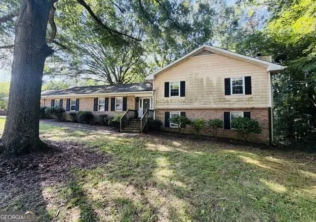 Photo 2 of Single family home for sale at 145 W Triple Tree Dr, Carrollton, GA 30117 | MLS# 10835255 | Listing updated on 2026-09-11