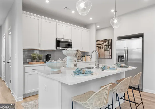 Photo 4 of Townhouse for sale at 532 Crown Ridge Dr, Cartersville, GA 30120 | MLS# 10835152 | Listing updated on 2026-09-11
