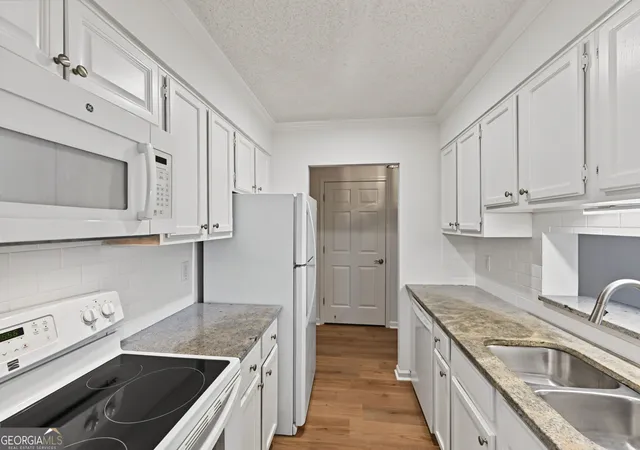 Listing Photo 1 - Condo for sale in building located at 300 Johnson Fry Rd Ne, Atlanta, GA 30328 - Unit #B512