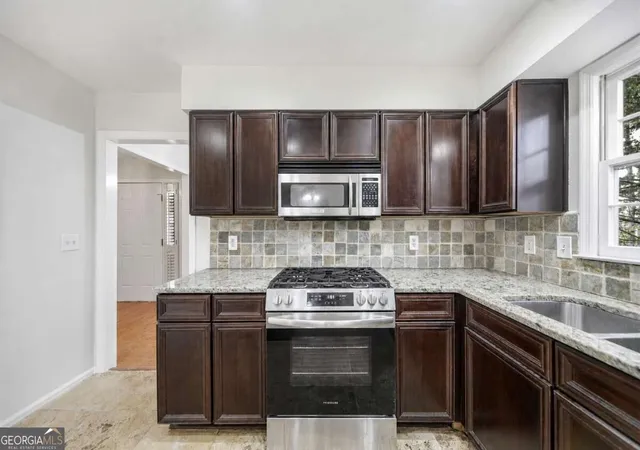 Photo 2 of Single family home for sale at 2690 Shadow Pine Dr, Roswell, GA 30076 | MLS# 10850424 | Listing updated on 2026-10-03