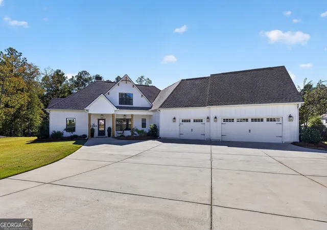 Single family home for sale at 146 Durham Ests Dr, Sharpsburg, GA 30277 | MLS# 10878530