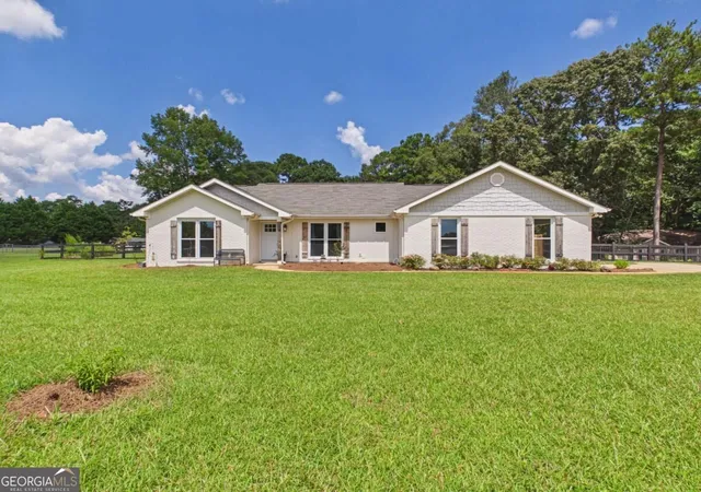 Photo 1 of Single family home for sale at 104 Huntington Dr, Lagrange, GA 30240 | MLS# 10837759 | Listing updated on 2026-09-21
