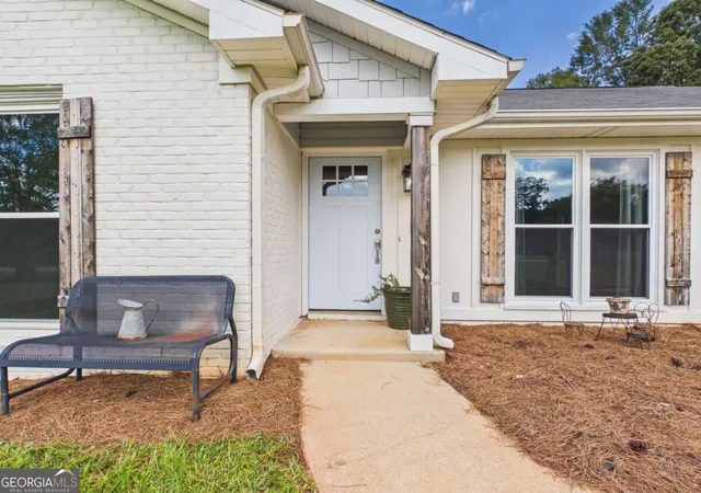 Photo 2 of Single family home for sale at 104 Huntington Dr, Lagrange, GA 30240 | MLS# 10837759 | Listing updated on 2026-09-21