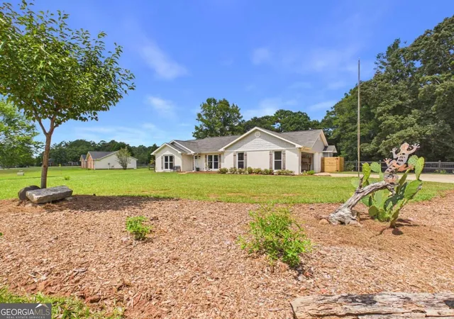 Photo 3 of Single family home for sale at 104 Huntington Dr, Lagrange, GA 30240 | MLS# 10837759 | Listing updated on 2026-09-21