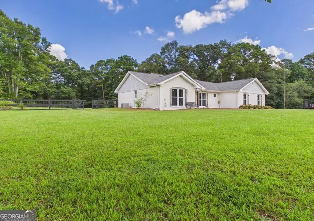 Photo 3 of Single family home for sale at 104 Huntington Dr, Lagrange, GA 30240 | MLS# 10837759 | Listing updated on 2026-09-21