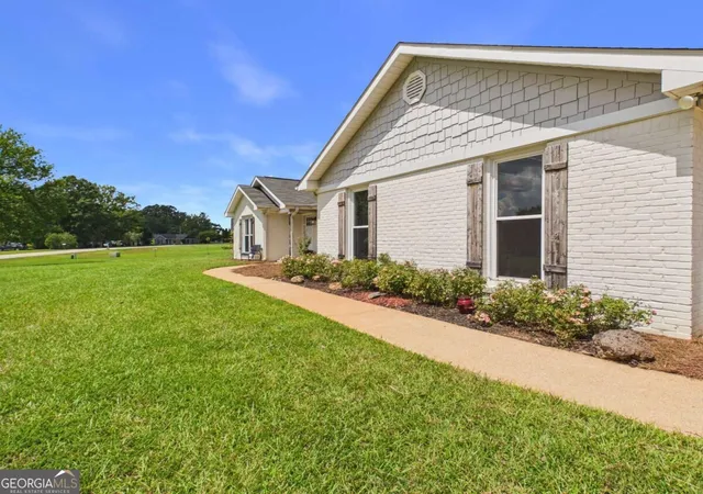 Photo 4 of Single family home for sale at 104 Huntington Dr, Lagrange, GA 30240 | MLS# 10837759 | Listing updated on 2026-09-21