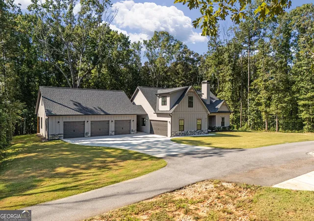 Photo 2 of Single family home for sale at 841 Sweetwater Bnd, Villa Rica, GA 30180 | MLS# 10835958 | Listing updated on 2026-09-05
