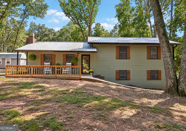 Photo 1 of Single family home for sale at 5752 Oak Grv Dr, Acworth, GA 30102 | MLS# 10849886 | Listing updated on 2026-10-26