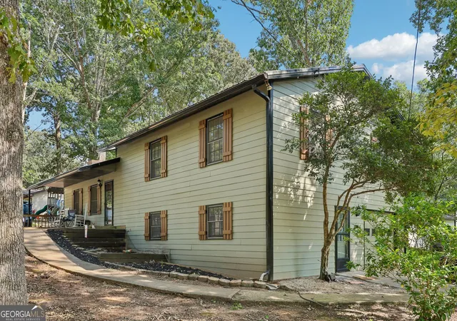 Photo 2 of Single family home for sale at 5752 Oak Grv Dr, Acworth, GA 30102 | MLS# 10849886 | Listing updated on 2026-10-26