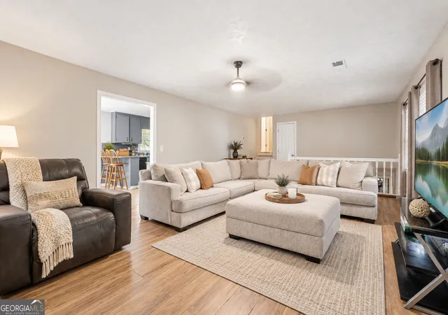 Photo 4 of Single family home for sale at 5752 Oak Grv Dr, Acworth, GA 30102 | MLS# 10849886 | Listing updated on 2026-10-26