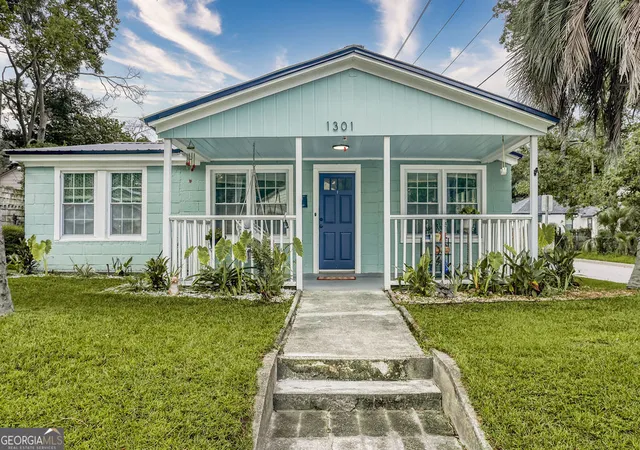 Photo 2 of Single family home for sale at 1301 SE 36th Street, Savannah, GA 31404 | MLS# 10844327 | Listing updated on 2026-09-11