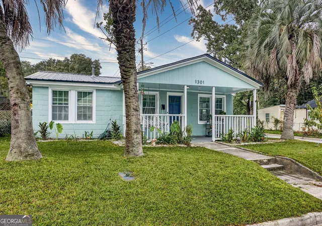 Photo 4 of Single family home for sale at 1301 SE 36th Street, Savannah, GA 31404 | MLS# 10844327 | Listing updated on 2026-09-11