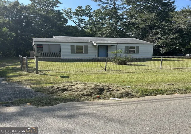 Photo 2 of Single family home for sale at 501 Camellia Cir, Warner Robins, GA 31093 | MLS# 10849756 | Listing updated on 2026-09-20