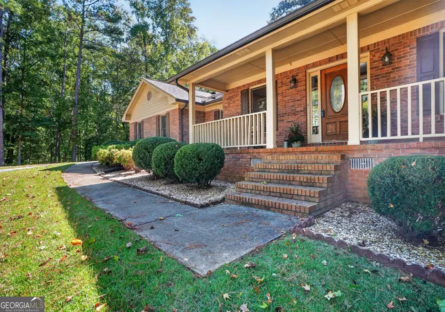 Photo 3 of Single family home for sale at 340 Country Side Dr, Mcdonough, GA 30252 | MLS# 10873120 | Listing updated on 2026-10-31