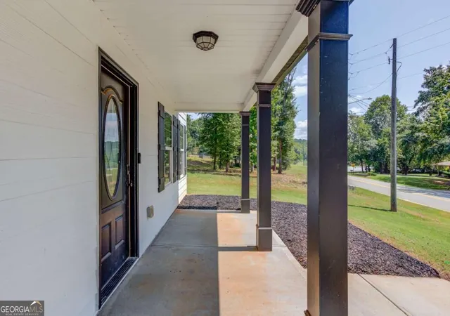 Photo 3 of Single family home for sale at 731 Peachtree Rd, Jefferson, GA 30549 | MLS# 10837149 | Listing updated on 2026-09-15