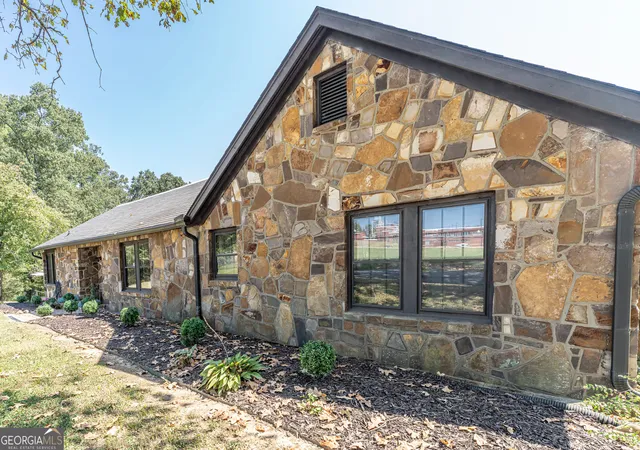 Photo 3 of Single family home for sale at 20 Lindberg Dr NE, Rome, GA 30161 | MLS# 10843548 | Listing updated on 2026-09-24