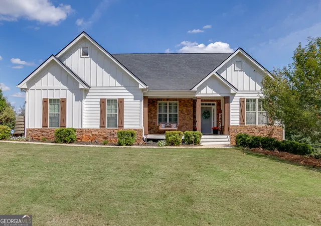 Photo 1 of Single family home for sale at 363 Durham Dr, Hoschton, GA 30548 | MLS# 10842802 | Listing updated on 2026-09-10