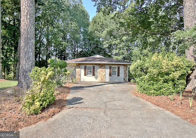 Photo 2 of Single family home for sale at 6430 Beethoven Cir, Riverdale, GA 30296 | MLS# 10850670 | Listing updated on 2026-10-06