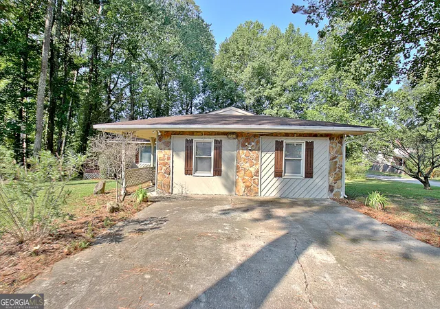Photo 3 of Single family home for sale at 6430 Beethoven Cir, Riverdale, GA 30296 | MLS# 10850670 | Listing updated on 2026-10-06