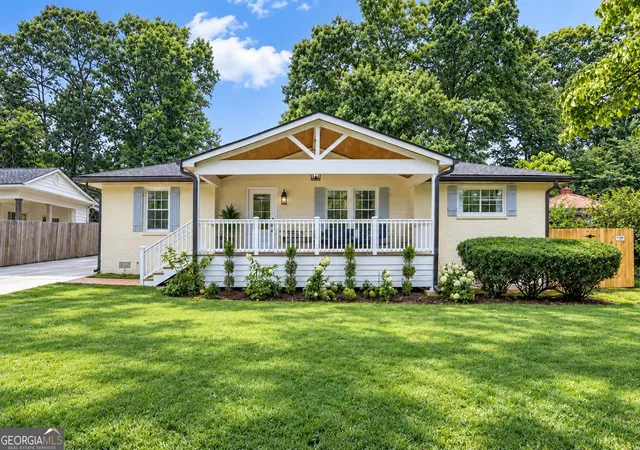 Photo 1 of Sale Pending at 989 Oakview Dr Se, Smyrna, GA 30080 | MLS# 10812710 | Listing updated on 2026-09-15
