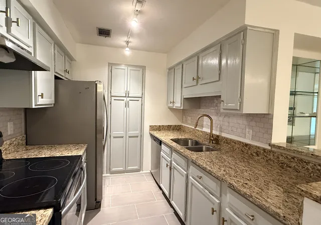 Photo 3 of Sale Pending at 24216 Plantation Dr Ne # 216, Atlanta, GA 30324 | MLS# 10837409 | Listing updated on 2026-10-02
