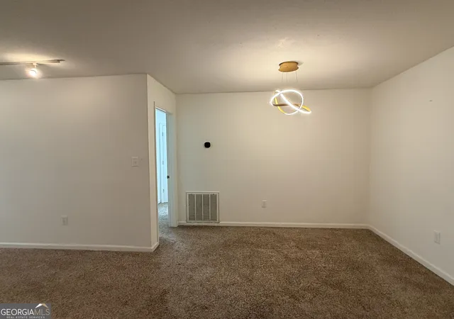 Listing Photo 4 - Condo for sale in building located at 24216 Plantation Dr NE, Atlanta, GA 30324 - Unit # 216