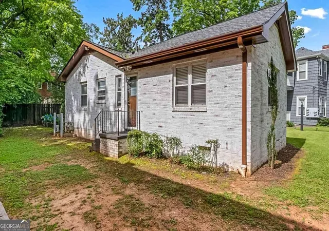 Listing Photo 2 - Condo for sale in building located at 1780 John Calvin Ave, Atlanta, GA 30337
