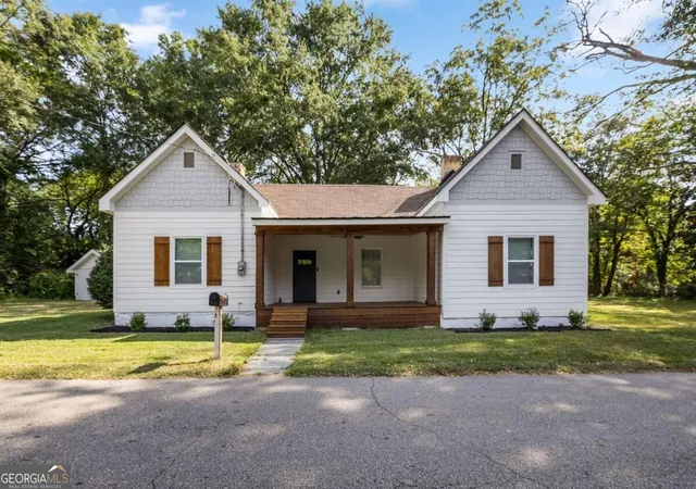 Photo 1 of Single family home for sale at 501 Harris St, Monroe, GA 30655 | MLS# 10851160 | Listing updated on 2026-10-06