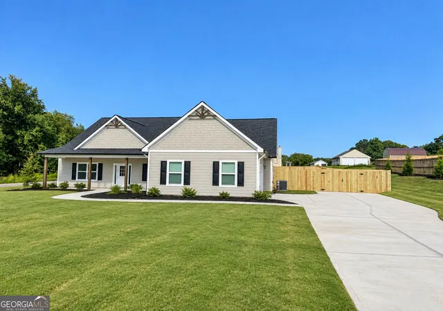 Photo 1 of Single family home for sale at 1000 Shoreline Dr, Madison, GA 30650 | MLS# 10757933 | Listing updated on 2026-09-22